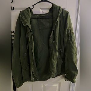AE utility jacket army green super cozy with lots of pockets!